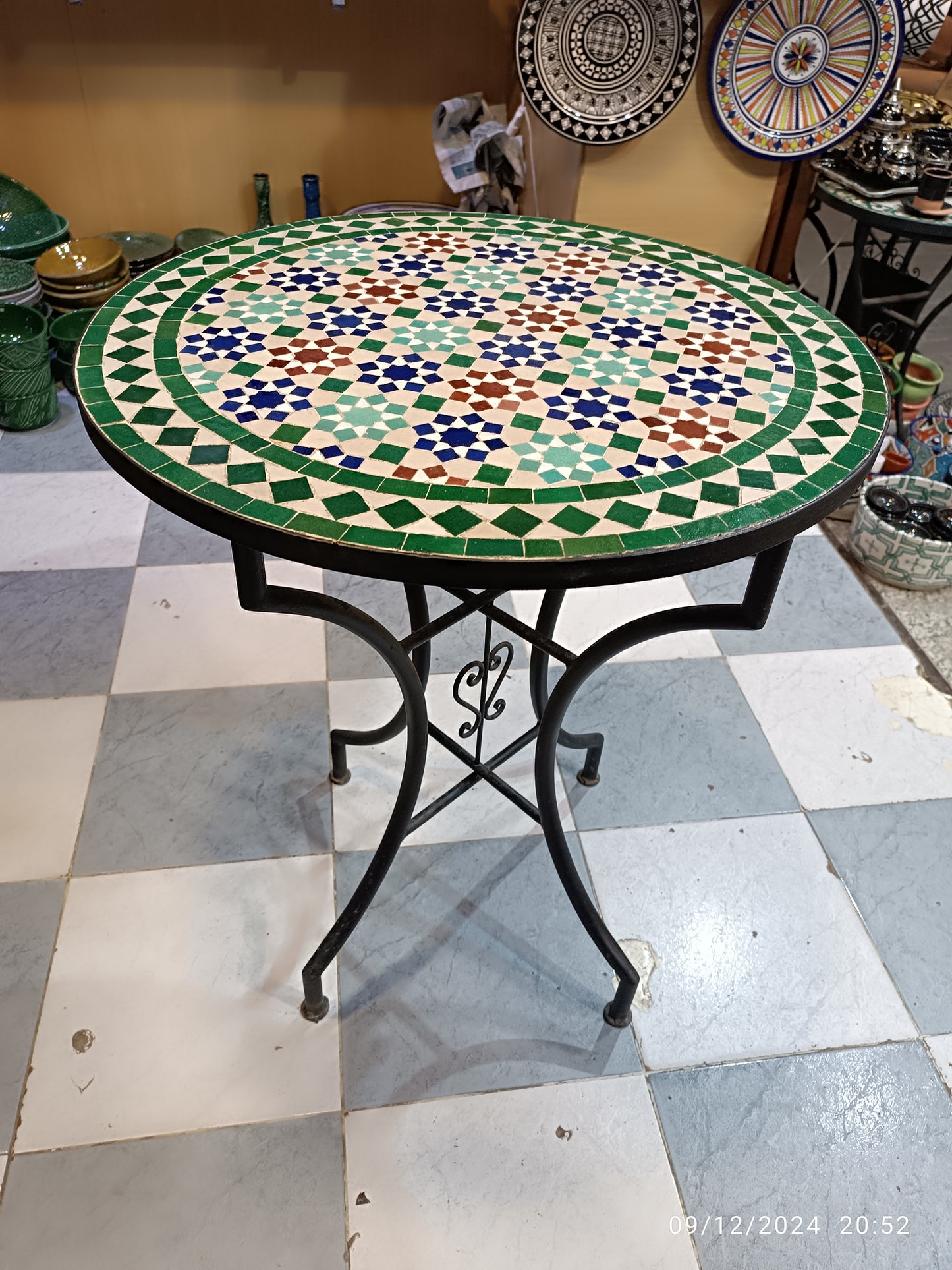 Mosaic Table: multicolore Elegance from fez Handmade Moroccan