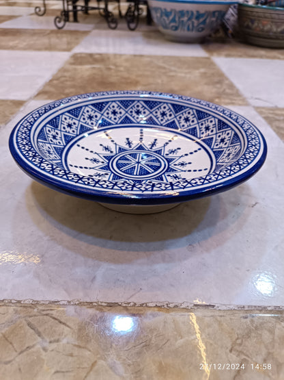 6 Serving plates made of white clay, hand-painted and hand-decorated.