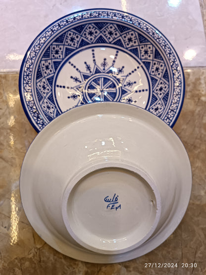 6 Serving plates made of white clay, hand-painted and hand-decorated.