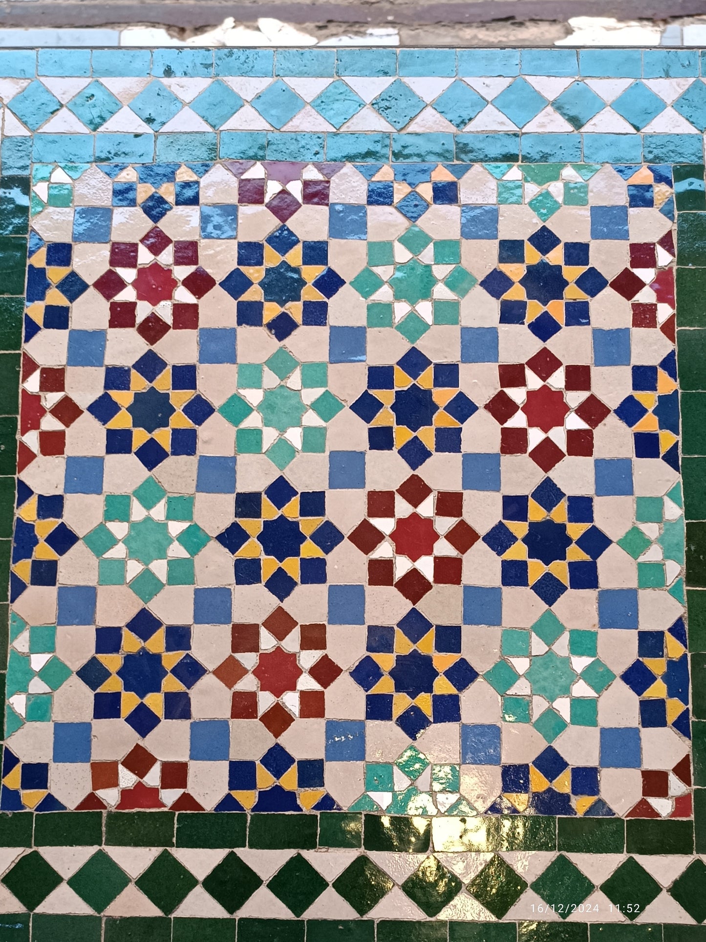 Mosaic Table for Patio & Garden – Portable Ceramic Table for Indoor & Outdoor Use