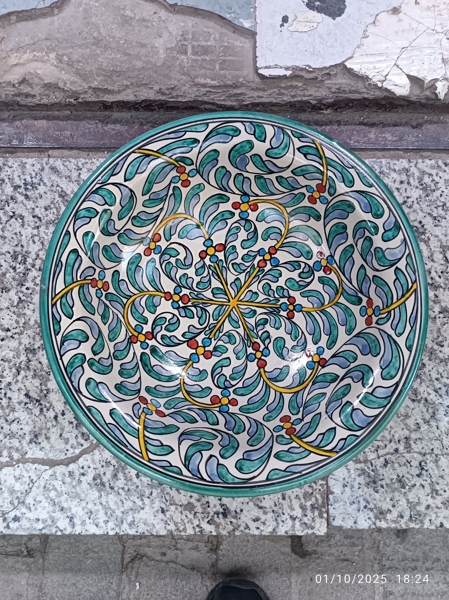 Plat bowl hand painted dishwasher and microwave safe