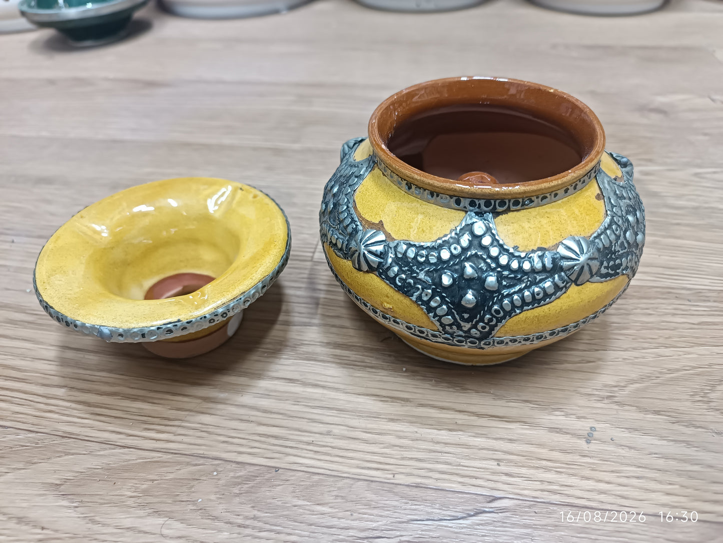 Handmade Moroccan Ceramic Ashtray with Silver Embossed Decoration – Fez Pottery