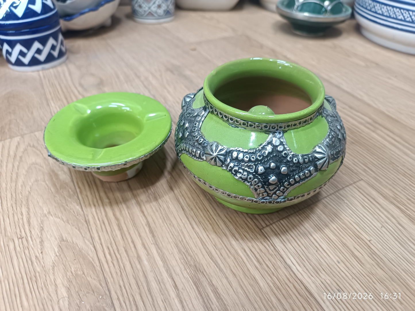 Handmade Moroccan Ceramic Ashtray with Silver Embossed Decoration – Fez Pottery