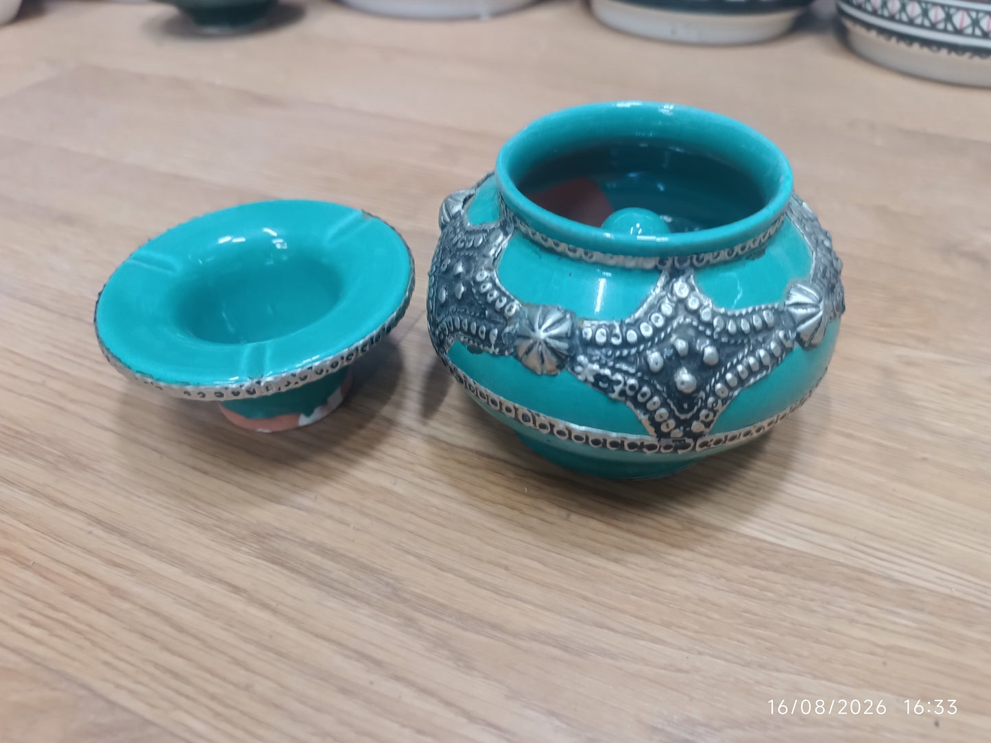 Handmade Moroccan Ceramic Ashtray with Silver Embossed Decoration – Fez Pottery