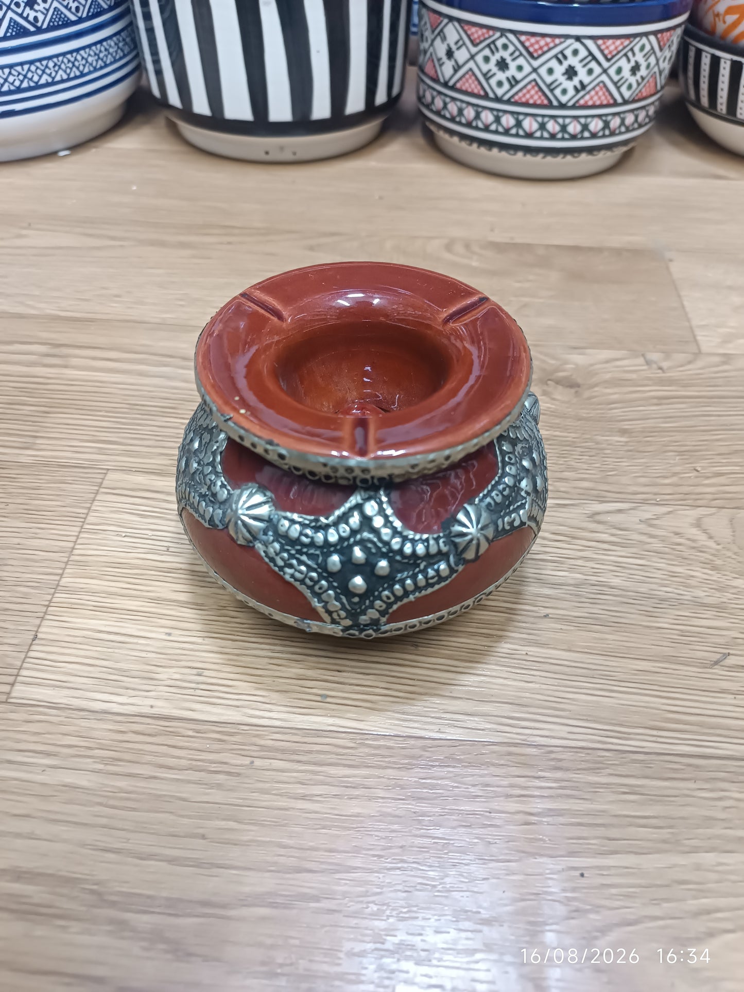 Handmade Moroccan Ceramic Ashtray with Silver Embossed Decoration – Fez Pottery