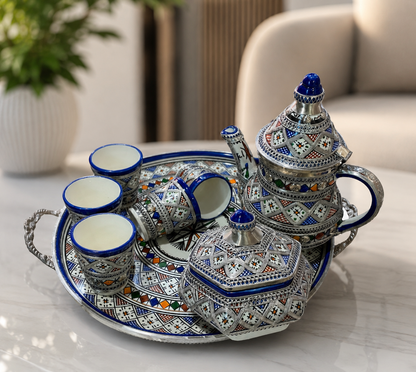 Luxuriöses marokkanisches Teeservice – Handgefertigte Fez-Keramik mit Silber- und Kobaltblau-Verzierungen