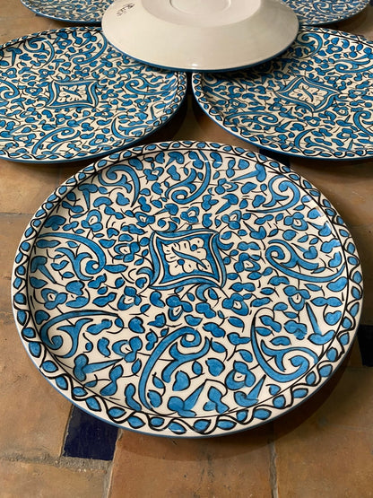 6 Serving plates made of white clay, hand-painted and hand-decorated.