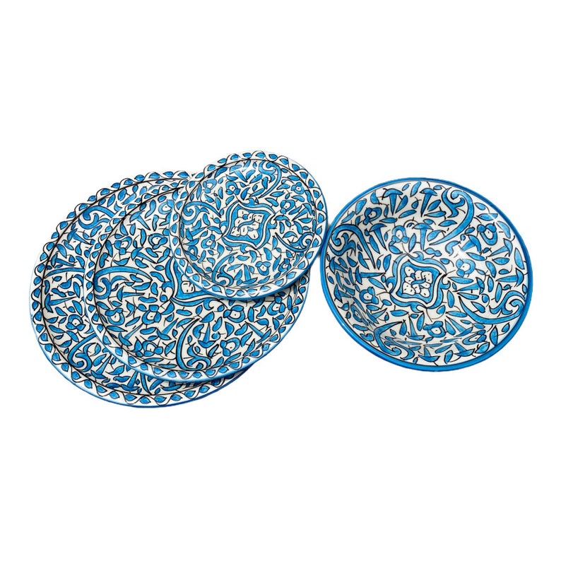 6 Serving plates made of white clay, hand-painted and hand-decorated.