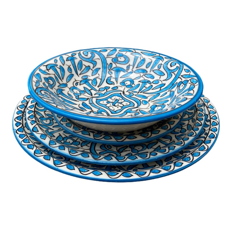 6 Serving plates made of white clay, hand-painted and hand-decorated.