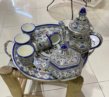 Luxuriöses marokkanisches Teeservice – Handgefertigte Fez-Keramik mit Silber- und Kobaltblau-Verzierungen